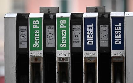 Il Governo pronto a ritoccare (al ribasso) le accise: la rimodulazione favorir&agrave; il gasolio