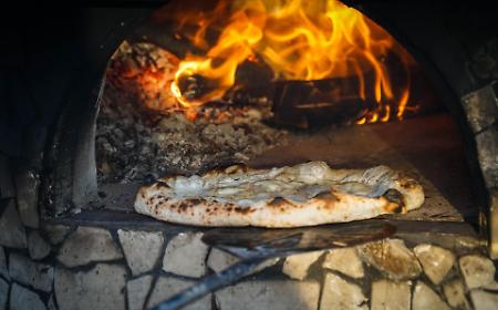 Pizza sempre pi&ugrave; cara, Palermo &egrave; la seconda citt&agrave; pi&ugrave; costosa d'Italia: media oltre 14,50 euro