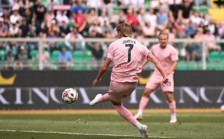 Pojhanpalo glaciale dal dischetto e il Palermo ribalta il Catanzaro: ora la testa ai play off