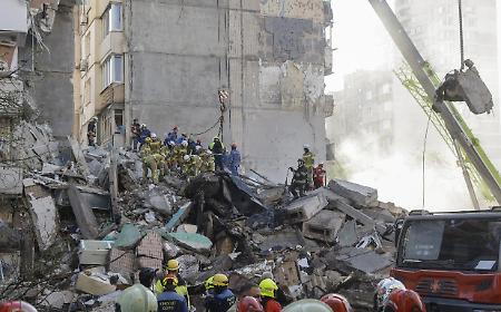 L'escalation russa su Kiev: almeno 15 morti, tra cui due bambini. E la diplomazia internazionale &egrave; al bivio