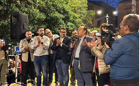 Mirello Crisafulli incorona Fabio Venezia: &laquo;Tocca a te guidare l'alternativa al centrodestra&raquo;. E sul palco c'&egrave; Miccich&egrave;
