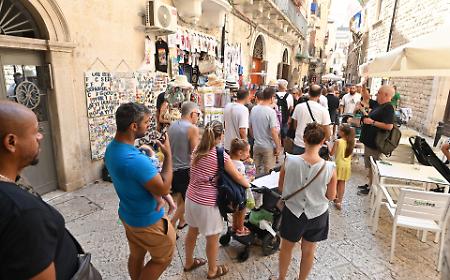Caro-vacanze anche in Italia: hotel, villaggi e traghetti pi&ugrave; costosi per la guerra e il caro-carburante