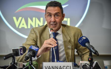 Il "Generale" fa campagna acquisti: cos&igrave; Futuro Nazionale sta svuotando Lega e Forza Italia