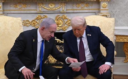 L'illusione di Trump: "Decido io", ma il telecomando della guerra ce l'ha sempre e solo Bibi