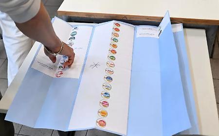 Il Centrosinistra fa 10-6 nei capoluoghi: radicamento e polemiche; Renzi sfida Meloni