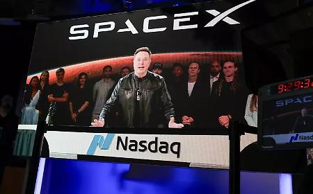 Elon Musk &egrave; il primo trilionario del pianeta e il suo SpaceX debutta al Nasdaq