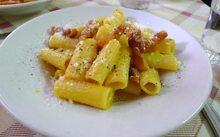 Le 5 regole d'oro per non rinunciare ai carboidrati e alla pasta (che non fa ingrassare se sai come mangiarla)