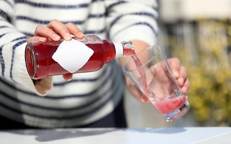 Buona, versatile e "cool": il grande riscatto della birra senza alcol che ha conquistato la generazione Z