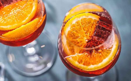 Estate tempo di "Spritz", tutti lo bevono ma nessuno conosce la vera storia del cocktail che ha conquistato il mondo