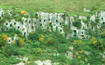 Lo strafalcione di Pantalica scambiata per Myra (in Turchia): polemiche tra i sindaci di Siracusa e Sortino