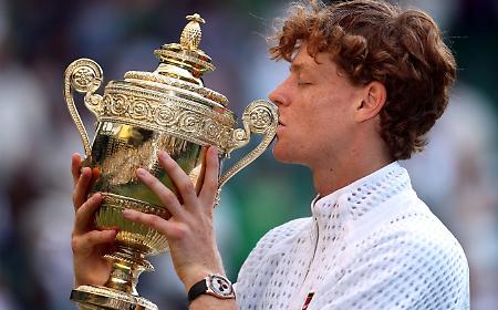 Jannik Sinner da leggenda: doppietta storica sull'erba di Wimbledon