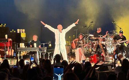 Biagio Antonacci infiamma Tindari all'alba: teatro sold out