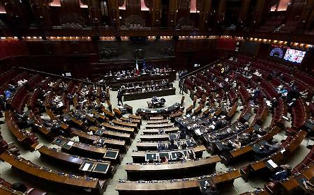 Riforma elettorale, la maggioranza frena e scoppia la protesta per l'emendamento "anti-frammentazione"