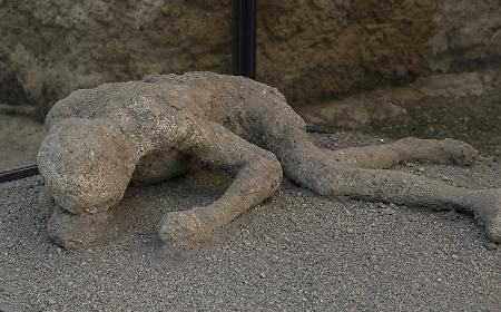 Cosa finiva nei piatti dei pompeiani? Uno studio sulle vittime dell&rsquo;eruzione riscrive la storia