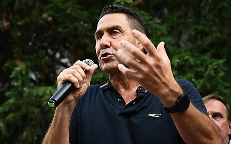 Bot russi e profili fake, cos&igrave; l'ex generale Vannacci vola sui social