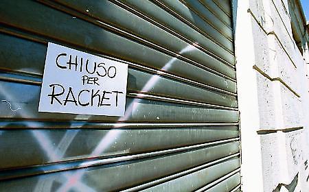 La mafia non va in vacanza: &laquo;L&rsquo;estorsione &egrave; un mezzo di &ldquo;resilienza&rdquo; dei clan&raquo; |La testimonianza: &laquo;Mi sono ribellato ai Santapaola&raquo;| AddioPizzo:&laquo;Basta scorciatoie, parlare di legalit&agrave; in famiglia&raquo;