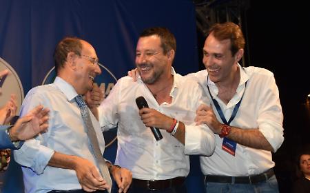 La Lega nordista si ribella a Salvini, in Sicilia Sammartino giura alta fedelt&agrave; e lavora alle nozze con la Dc