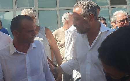 De Luca show a Gela: &laquo;Non ho l'et&agrave; per giocare ai soldatini&raquo; e gelo con Di Paola sul campo largo