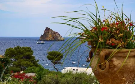 Boom di traghetti nell'estate 2026: Sicilia ed Eolie grandi protagoniste delle vacanze italiane