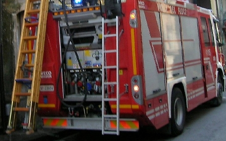 Misterbianco: capannone in fiamme, si sospetta la matrice dolosa