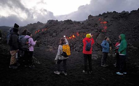 &laquo;Signori, si scende&raquo;. Una giornata sull'Etna, fra divieti, "scioperi" e il blitz del corpo forestale