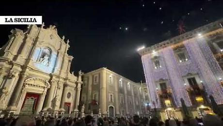 In piazza Duomo il grande spettacolo dei Fuochi della sera del tre - Il video