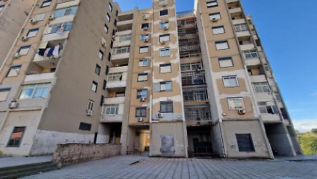 Trentatr&eacute; anni di allagamenti in casa. L'appello di una madre: &laquo;Mia figlia disabile non pu&ograve; vivere cos&igrave;&raquo;