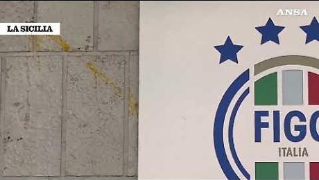 Esclusione ai Mondiali, lancio di uova contro la sede della Figc