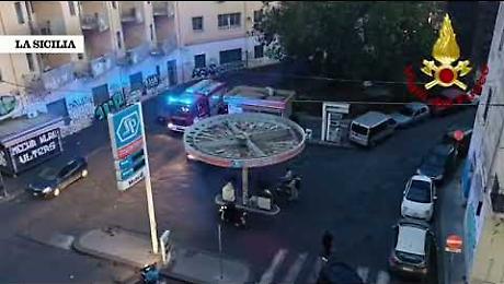 Incendio nell'ex ospedale Santo Bambino: Vigili del Fuoco spengono le fiamme sprigionatesi dal piano terra