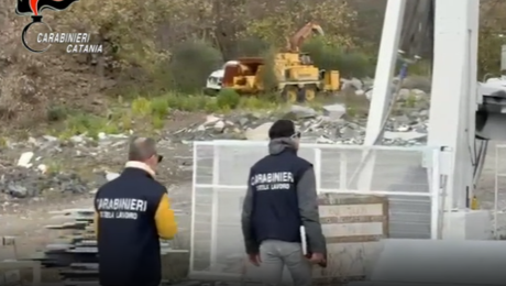 Pedara, una discarica abusiva nell'azienda di lavorazione della pietra: denunciato il titolare, multe da migliaia di euro
