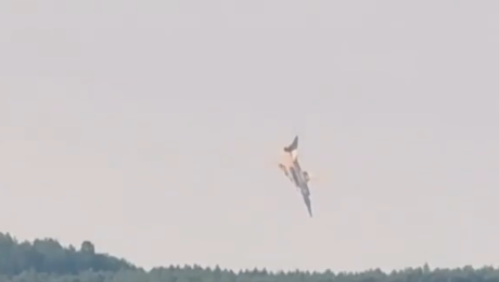 Un cacciabombardiere strategico russo Tu-22M3 si &egrave; schiantato a Irkutsk: il video dell'incidente