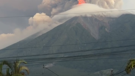 Il vulcano Fuego esplode in Guatemala, scuole chiuse e persone evacuate: il video