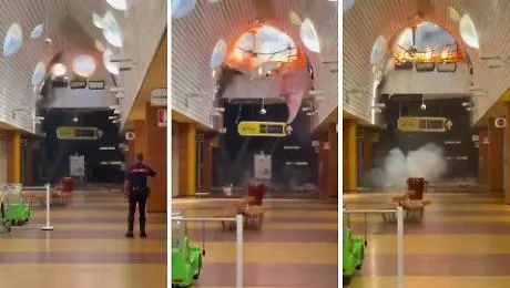 Palermo, il video del tetto del centro commerciale Conca d'Oro che viene gi&ugrave; dopo essere stato divorato dalle fiamme