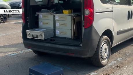 Pavia, i rilievi degli investigatori nel luogo dell'aggressione mortale a Gabriele Vaccaro