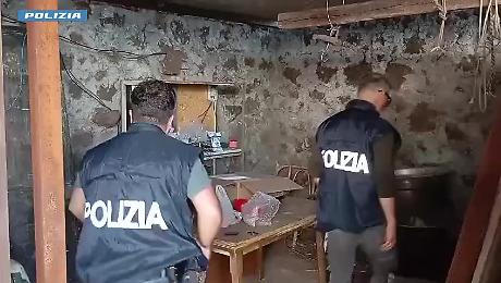 Adrano, quattro arresti e maxi sequestro di armi, munizioni e veicoli con targhe false