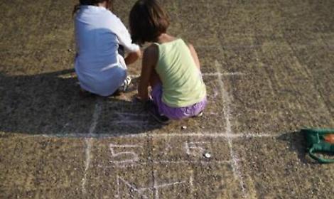 Bambino down fuori dal grest e viene accolto in un altro centro