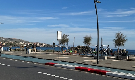 Catania, incidente sul Lungomare: auto si ribalta e finisce sulla pista ciclabile