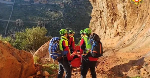 Roccia si stacca e climber precipita da un altezza di 4 metri: ferito ...