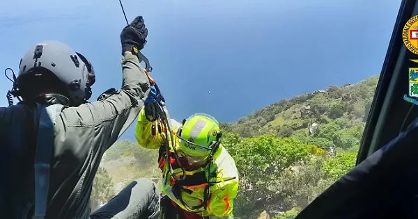 Turista romano ferito ad Alicudi: salvato da elicottero dell ...