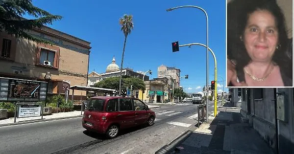 Investita mentre attraversa la strada: muore una donna di 72 anni a ...