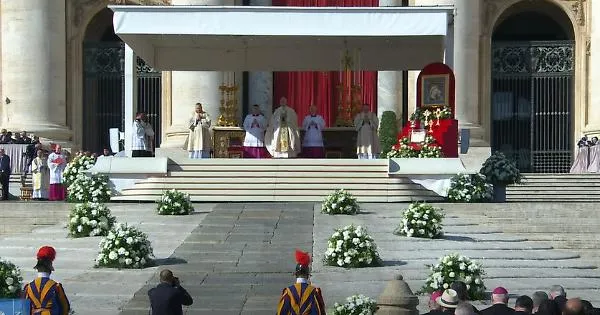 Papa Leone canonizza sette nuovi santi in piazza San Pietro: tre sono ...