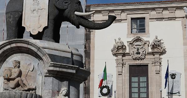 https://www.lasicilia.it/resizer/600/315/true/2025_12_04/Palazzo_Elefanti_rinnovato-1764875625229.jpg--fuori_bilancio_e_urgenti__ecco_l_identikit_dei_320_debiti_che_il_comune_di_catania_deve_pagare.jpg?1764875625677=