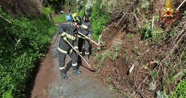 https://www.lasicilia.it/resizer/600/315/true/2026_02_19/frana_Lipari-1771526519321.jpg--eolie__collegamenti_ripristinati_dopo_otto_giorni_ma_gli_approdi_sono_al_collasso___serve_una_governance_decennale_.jpg?1771526519338=
