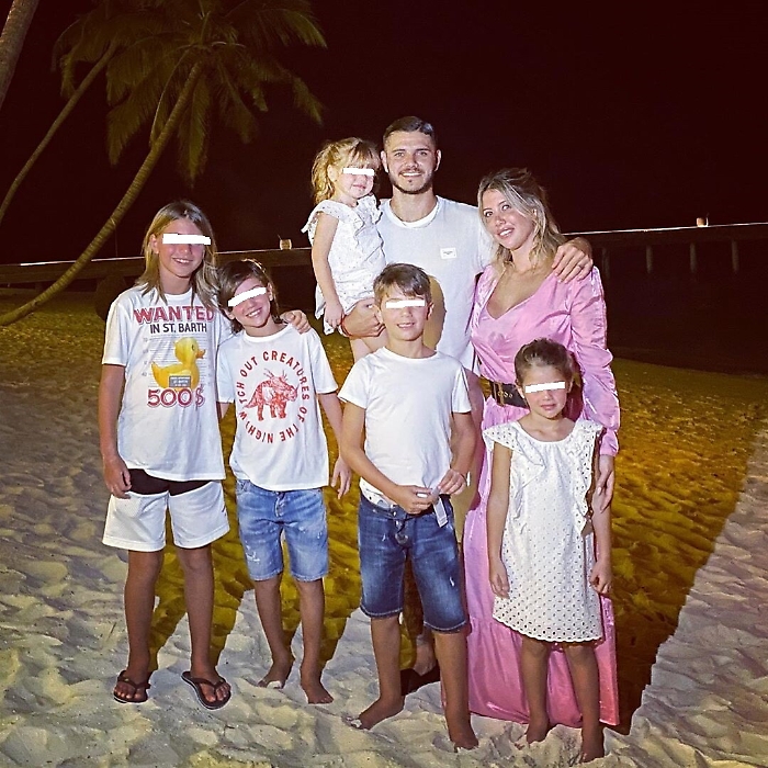 La famiglia Icardi-Nara alle Maldive