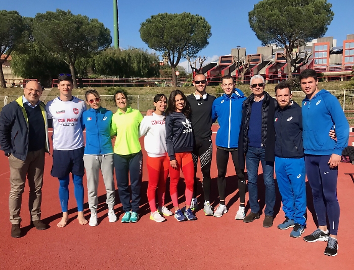 Gruppo di sprinter e tecnici azzurri alla cittadella del Cus Catania