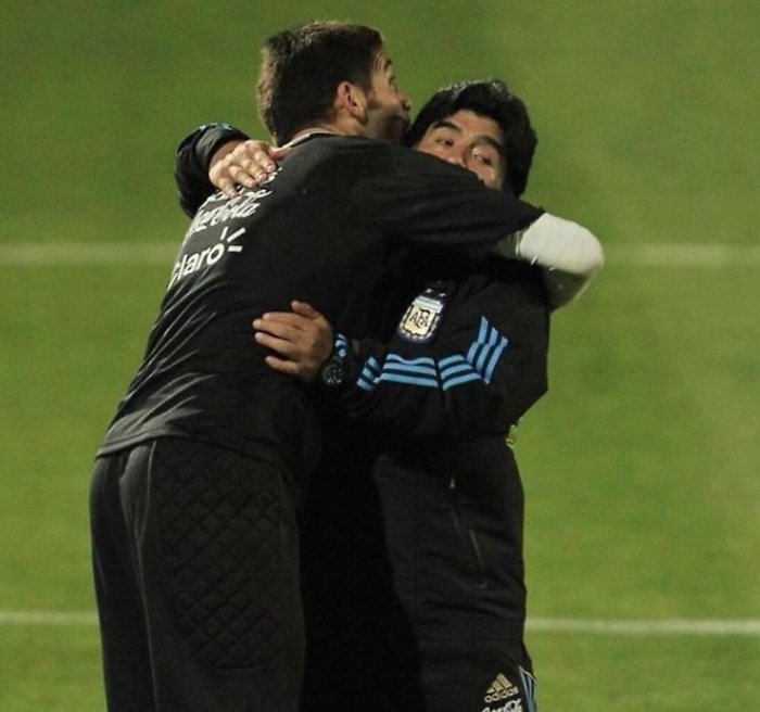 Diego Armando Maradona con Mariano Andujar