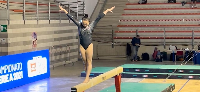 Caterina Vitale in azione alla trave