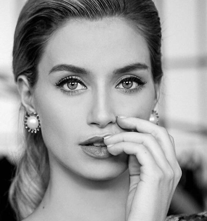 Giulia Arena nei panni di Ludovica Brancia di Montalto ne "Il Paradiso delle Signore"