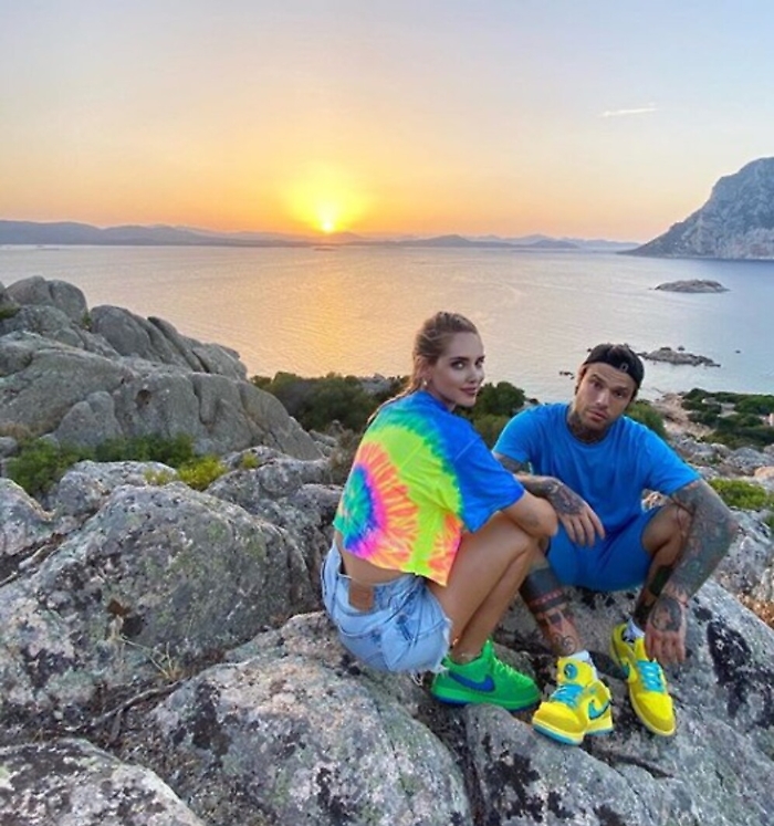 Chiara Ferragni e Fedez, tramonto all'Isola di Molara (Sardegna)
