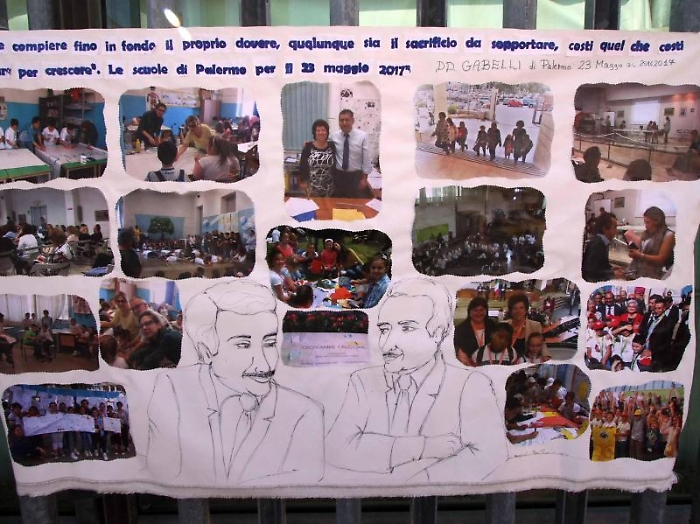 Uno striscione in ricordo di Giovanni Falcone e Paolo Borsellino all'interno dell'aula bunker del carcere dell'Ucciardone per le celebrazioni del25si
